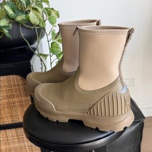 UGG Women's Beige and Tan rain boots